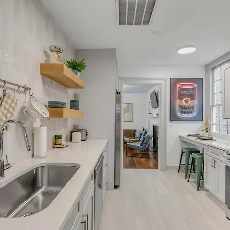 The Palmetto House B- Walk To King Street Apartment
